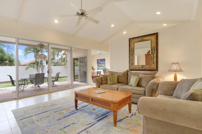 Building Photo - 1471 Vía Privada