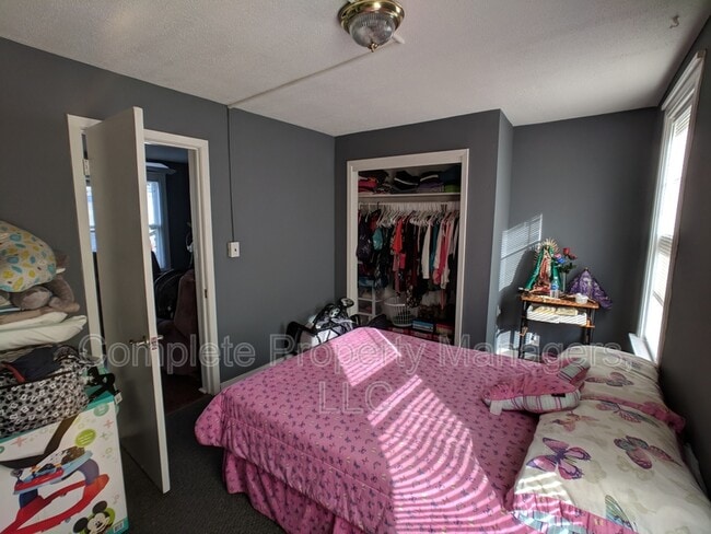 Building Photo - 213 E Main St