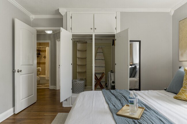 Building Photo - 4911 S Cincinnati Ave