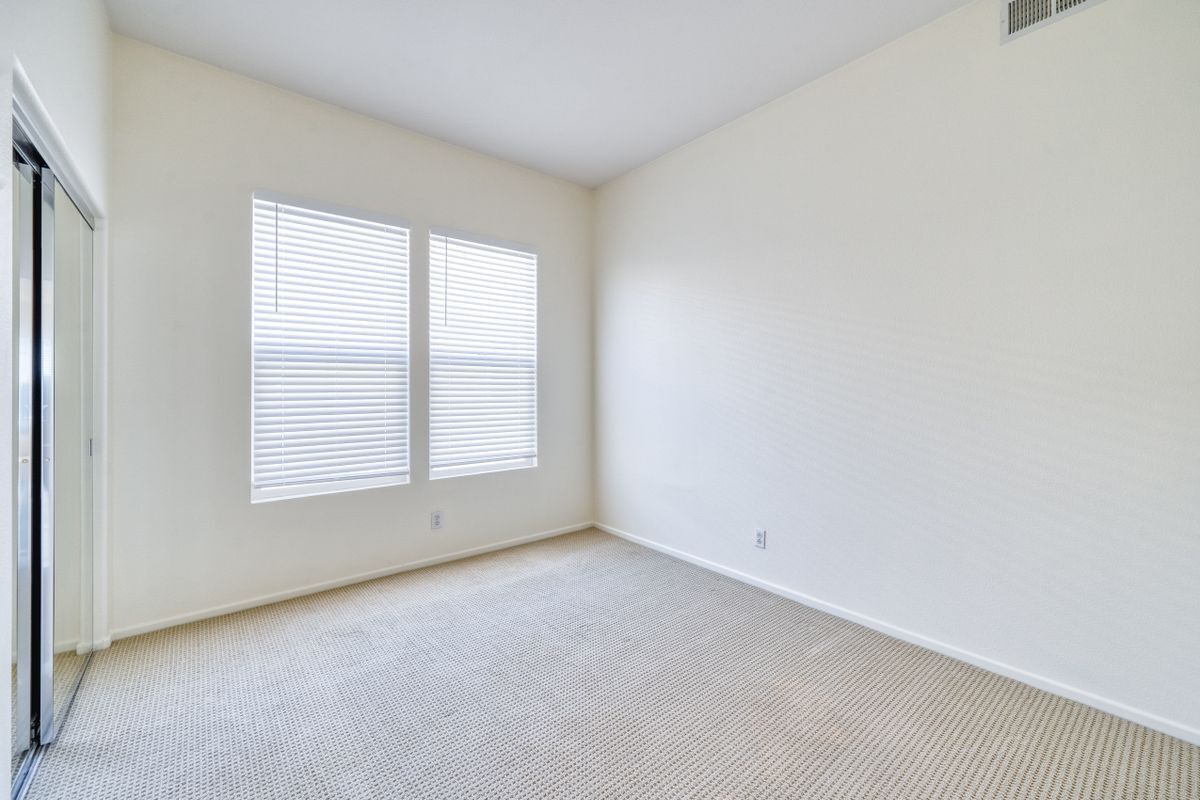 Building Photo - 1133 Jewett Dr