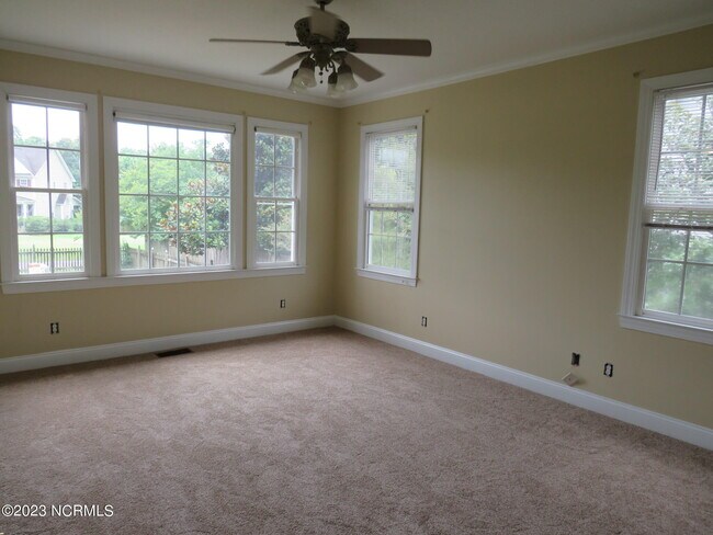 Building Photo - 400 Landfall Ct