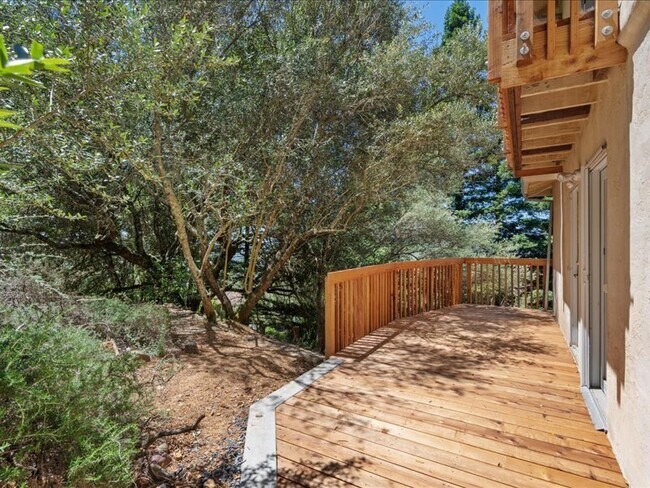 Building Photo - 930 Valley View Dr
