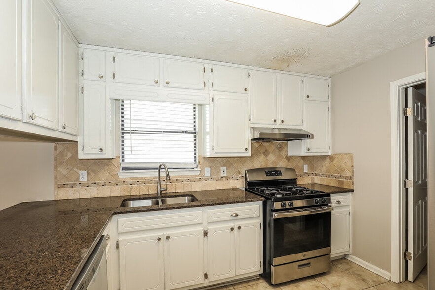 Building Photo - 10897 Morning Dove Dr