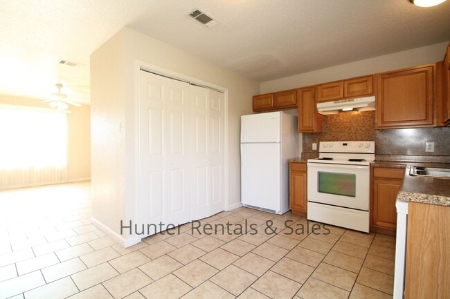 Building Photo - Aztec Trace!