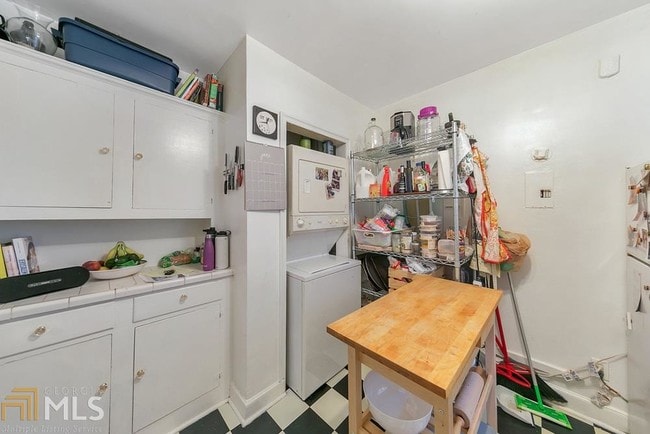 Building Photo - 72 Delmont Dr NE