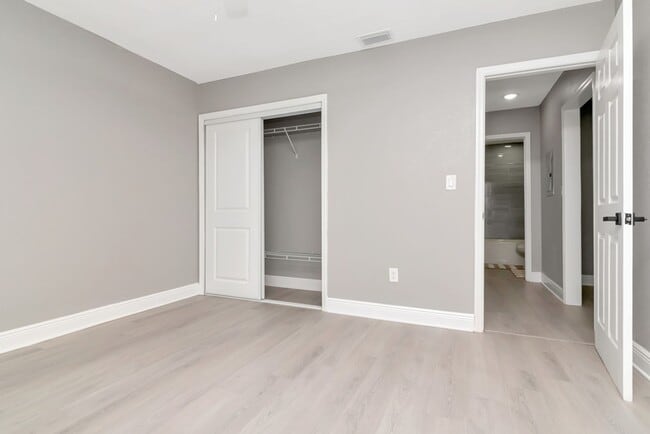 Building Photo - Totally Remodeled Duplex w/ New Fenced Bac...
