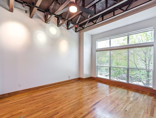 Building Photo - 444 Oxford St