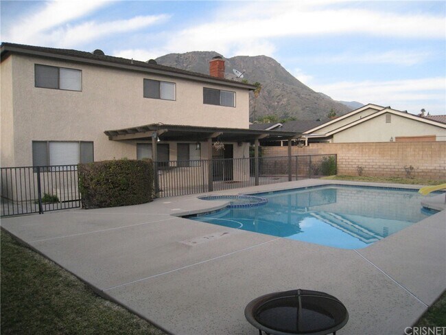 Building Photo - 3218 Tannencrest Dr