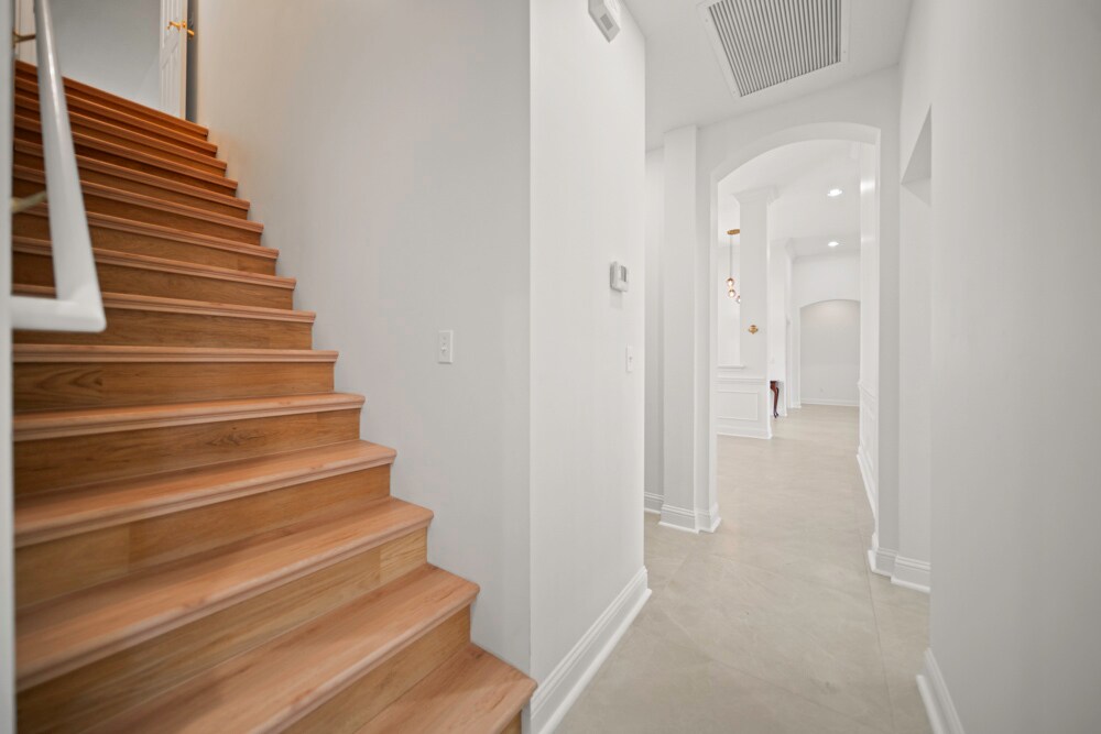 Building Photo - 10061 Vineyard Lake Rd E