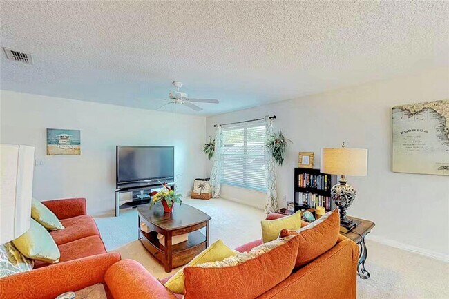 Building Photo - 136 Henley Cir
