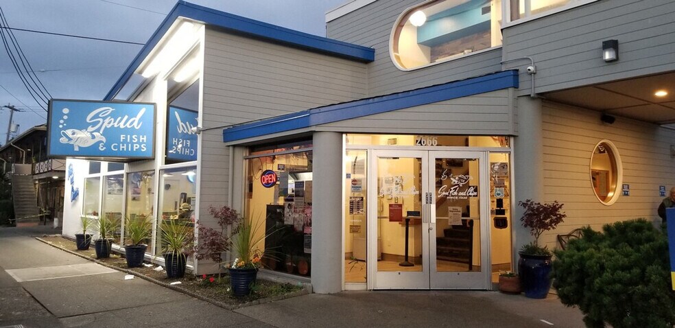 Building Photo - 2428 Alki Ave SW