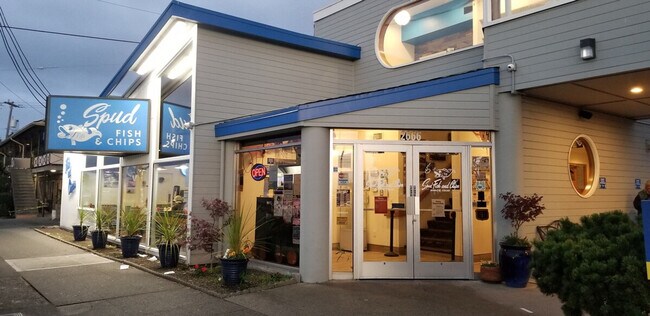 Building Photo - 2430 Alki Ave SW