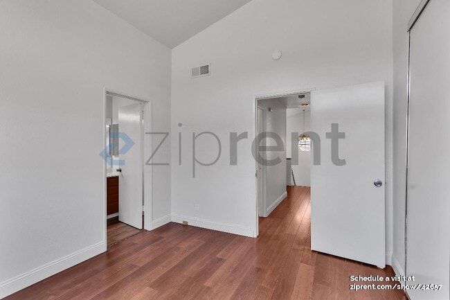 Building Photo - 115 Montego Dr