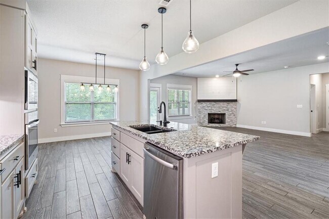 Building Photo - 3500 SW Lucretia Rd