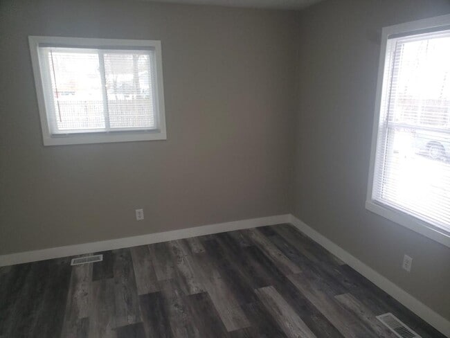 Building Photo - 439 S Illinois St