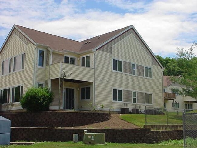 Building Photo - 165 Falcon Ridge Way N