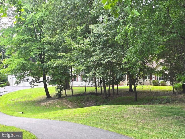 Building Photo - 15401 Jamies Way