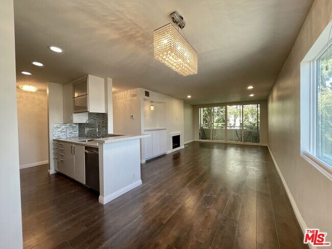 Building Photo - 8535 W Knl Dr