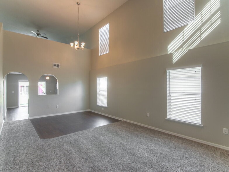 Building Photo - 3667 Queens Cove Blvd