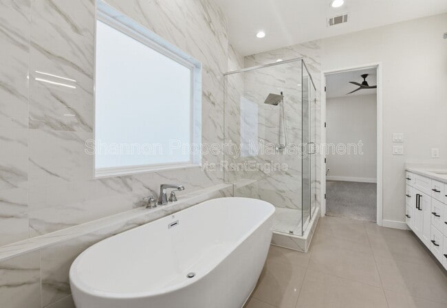 Building Photo - 2204 Lou Ellen Ln