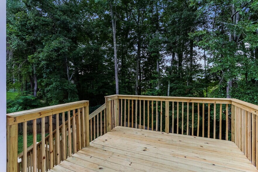 Building Photo - 7317 Essex Dr