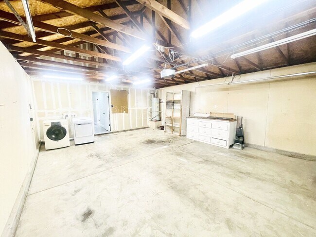 Building Photo - 423 El Portal Ct