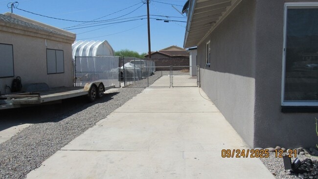 Building Photo - 3 bedroom 2 bathroom with Solar!!!!