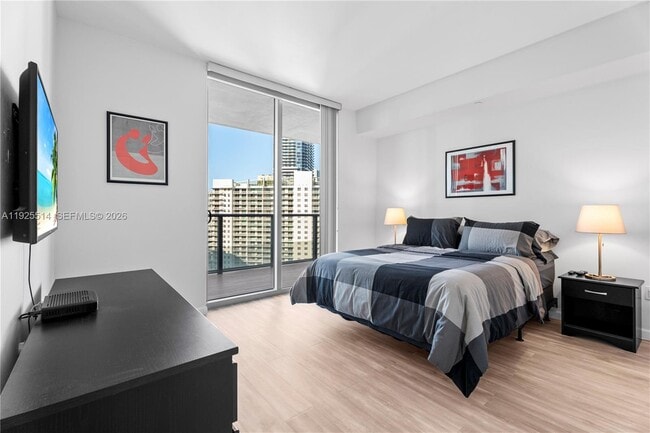 Building Photo - 1300 Brickell Bay Dr