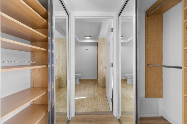 Building Photo - 1800 Sunset Harbour Dr