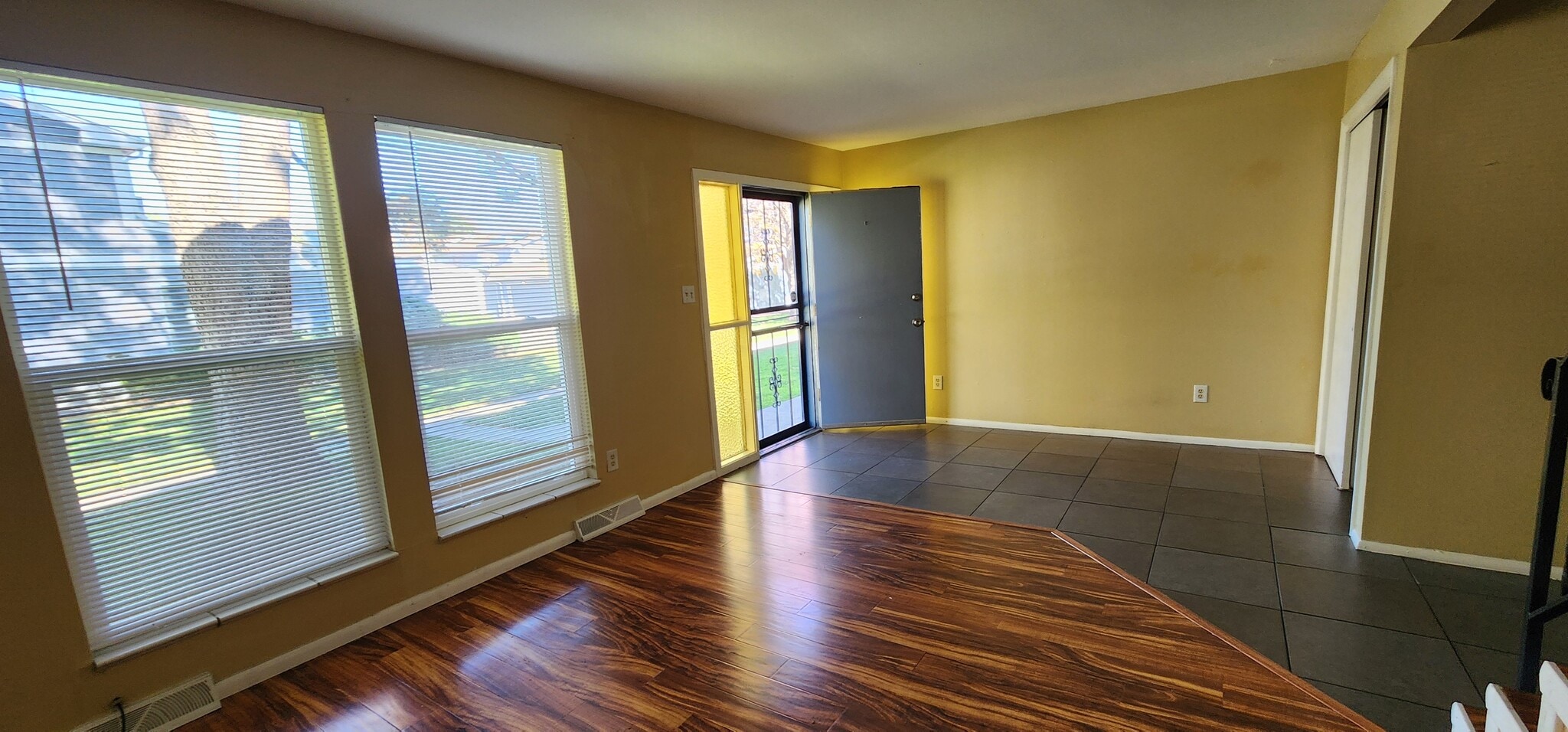 Building Photo - 188 Paris Cir