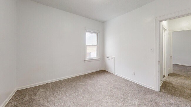 Building Photo - 3863 E 154th St