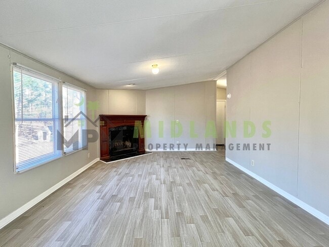 Building Photo - 323 Tabor Dr