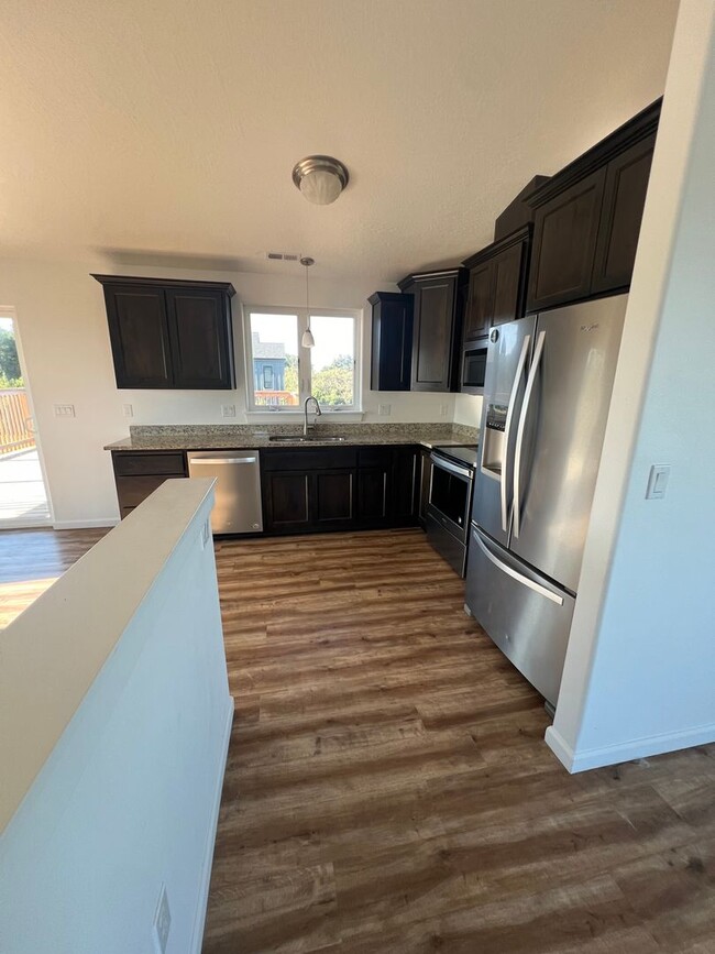 Building Photo - Beautiful 3 bedroom, 2 1/2 bath House with Ocean View!