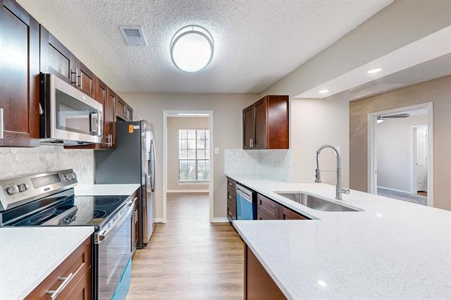 Building Photo - 1908 N Irving Heights Dr