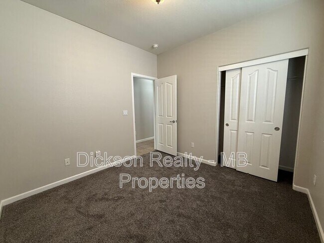 Building Photo - 475 Dartmoor Ct