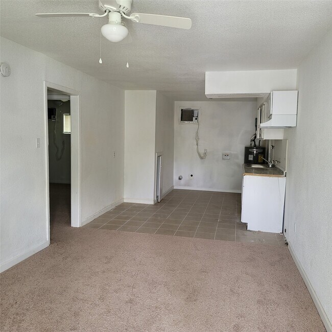 Building Photo - 3823 Lydia St