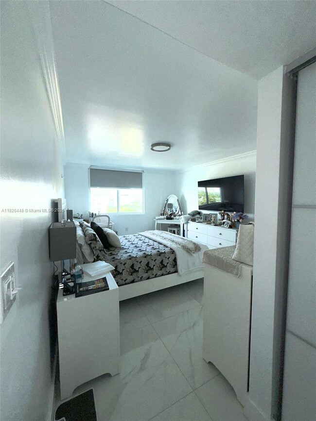 Building Photo - 9125 SW 77th Ave