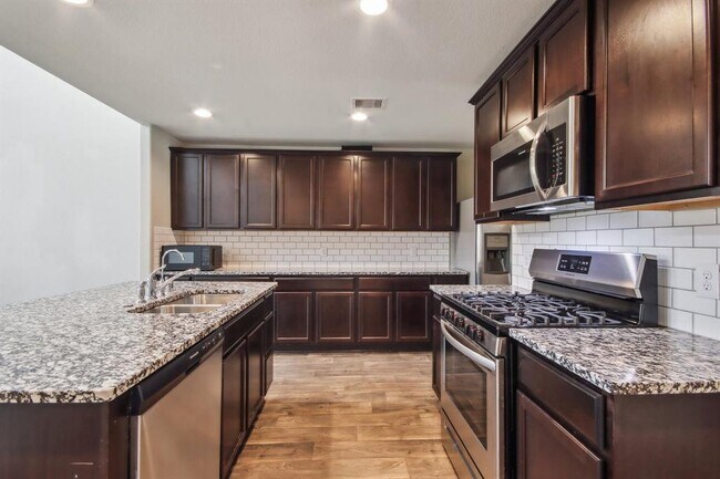 Building Photo - 8414 Aster Gln Wy