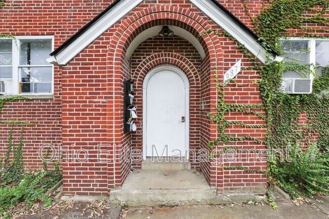 Building Photo - 987 Lilley Ave
