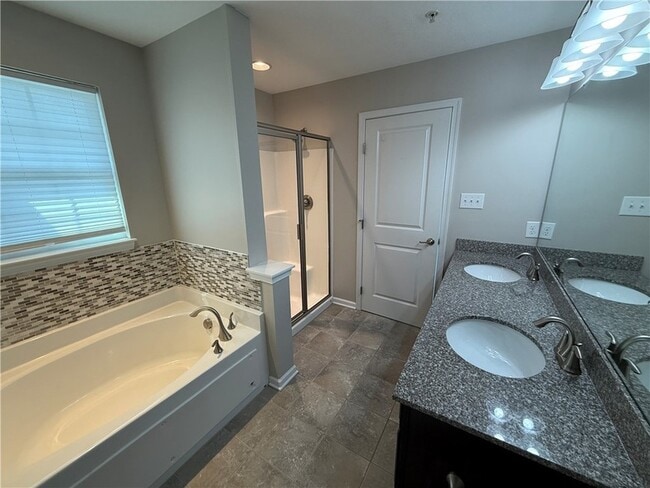 Building Photo - 202 Pointe View Dr