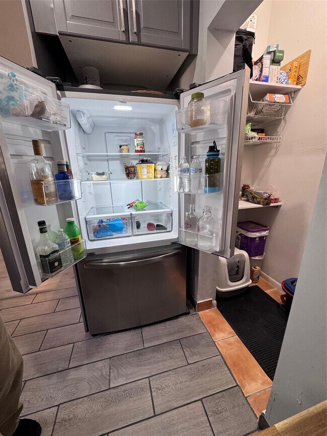 Building Photo - 1417 Avon Ln