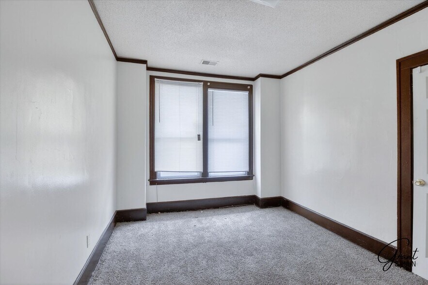 Building Photo - 58/60 Alger - FDR - T