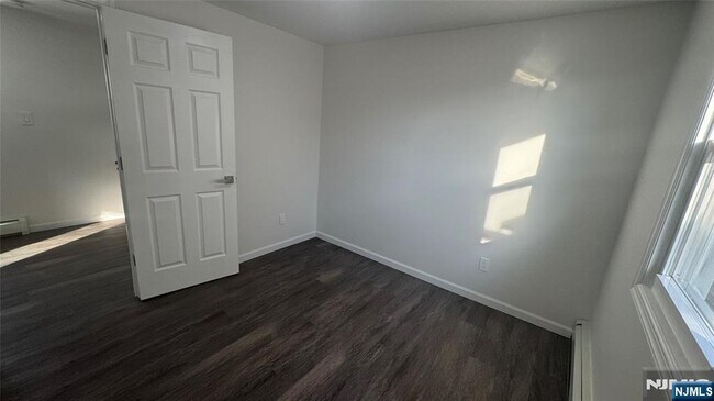 Building Photo - 31 Chestnut St