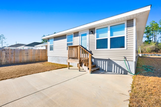 Building Photo - Peaceful Cantonment Home in New Home Community