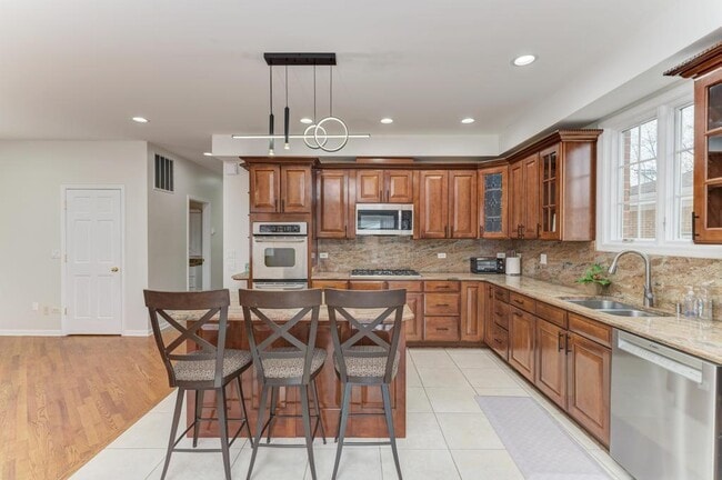 Building Photo - 4544 N Oriole Ave