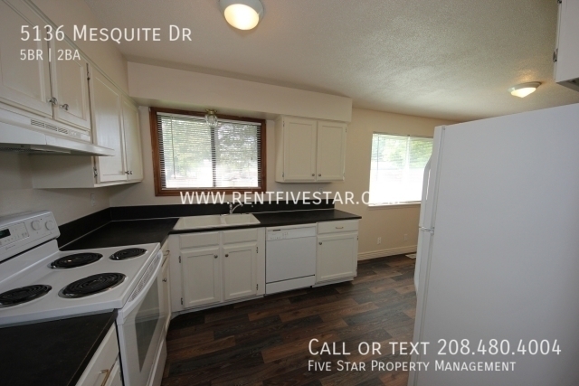Building Photo - 5136 Mesquite Dr
