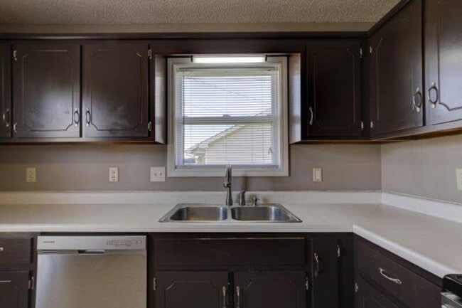 Building Photo - 1822 Harbor Dr