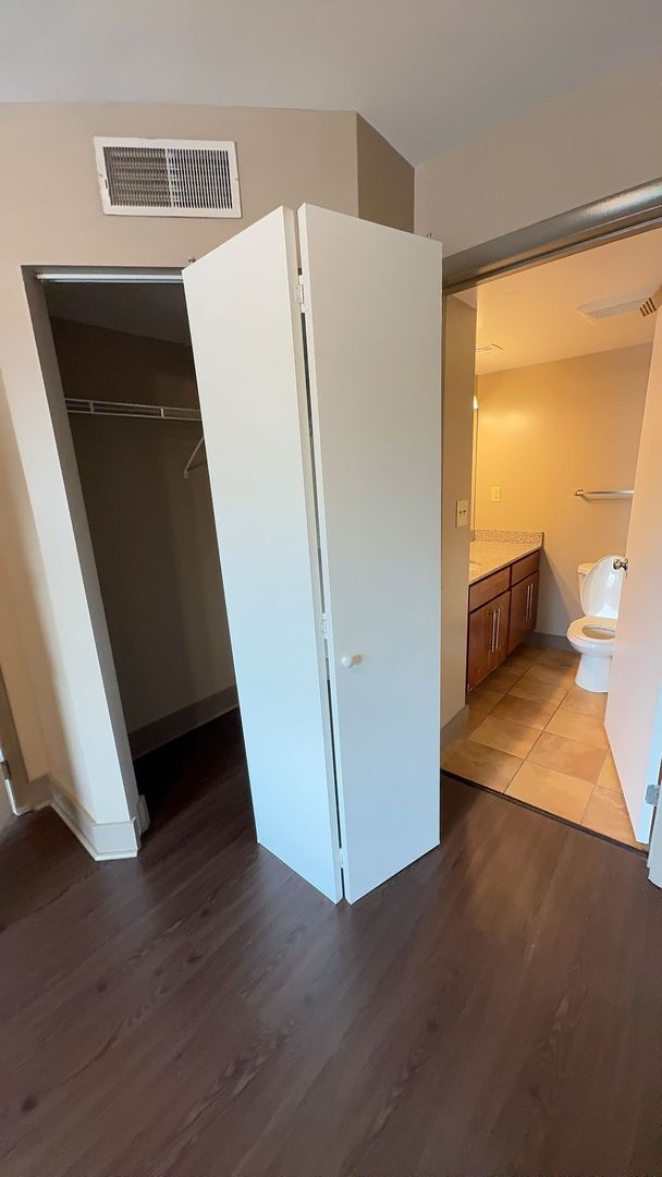 Building Photo - Great find for Lake Plaza: Available for FALL 2026! $3600/month - Move in 8/13/26!