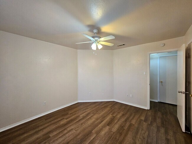 Building Photo - 602 Del Mar Dr