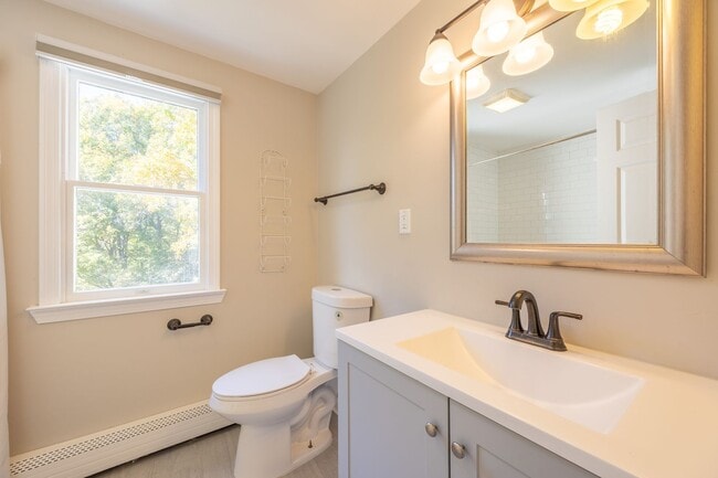 Building Photo - Charming 4 Bedroom Colonial with Updated K...